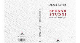 Autor kryje się za pseudonimem: Jerzy Alter. Podmieniony? Stary? Inny niż wszyscy? Czym jest tytułowa studnia?
