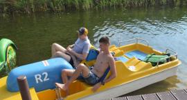 Plaża w Wąsoszu. Woda czysta jak na Majorce, tłumy ludzi, atrakcji nie brakuje