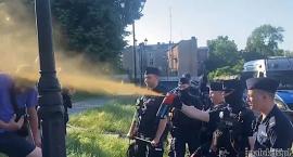 Prokurator ze Słupska odmówił wszczęcia śledztwa. Policjant mógł prysnąć gazem w twarz managera 