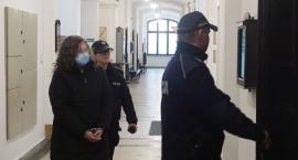 Na tajną rozprawę o zniesławienie starosty dowieziono z więzienia byłą księgową żnińskiego szpitala. Jawny będzie dopiero wyrok