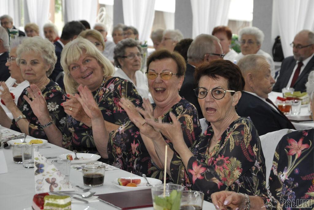 Seniorzy śpiewali i tańczyli w Jeziorach Wielkich (wideo+ zdjęcia)