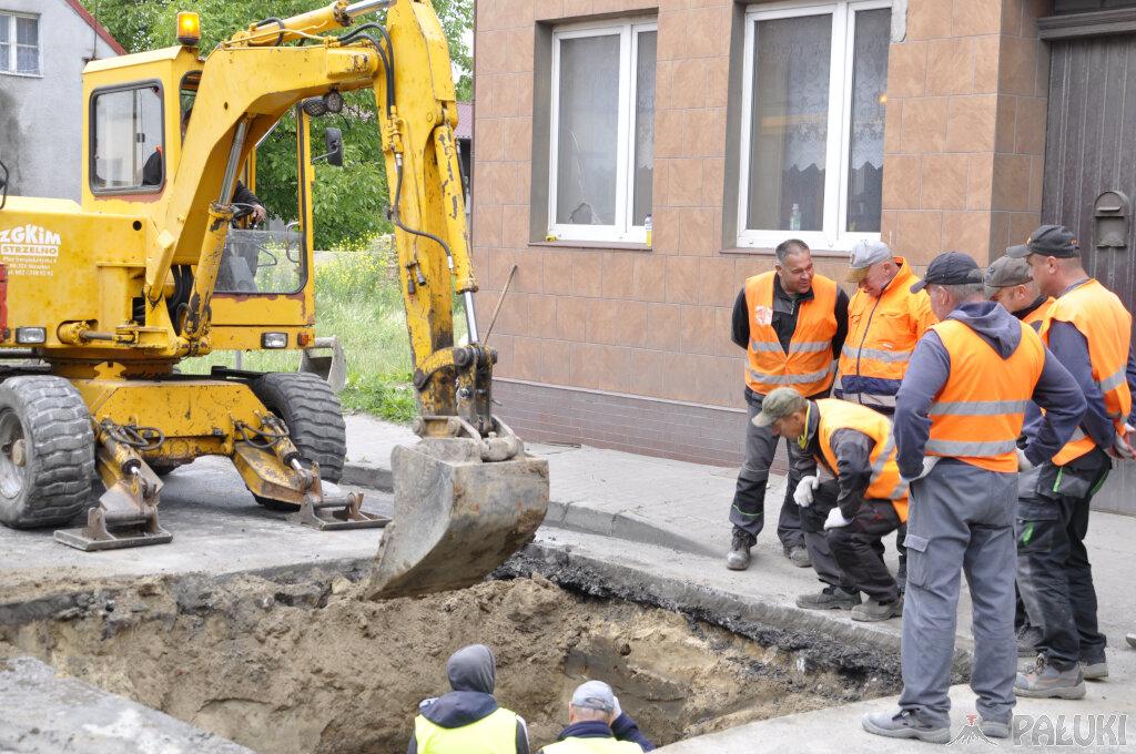 Zapadlisko na ulicy Inowrocławskiej sparaliżowało ruch samochodowy