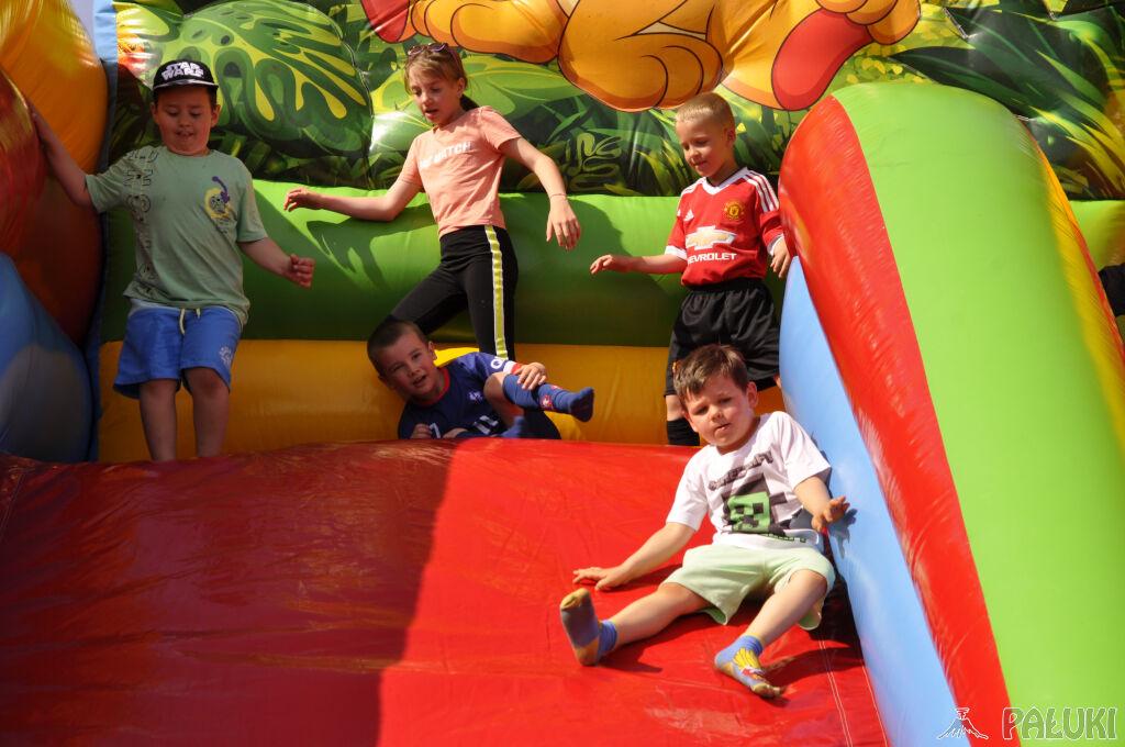 Rodzinny piknik w Wójcinie: mecz, dmuchańce i lody (wideo + zdjęcia)