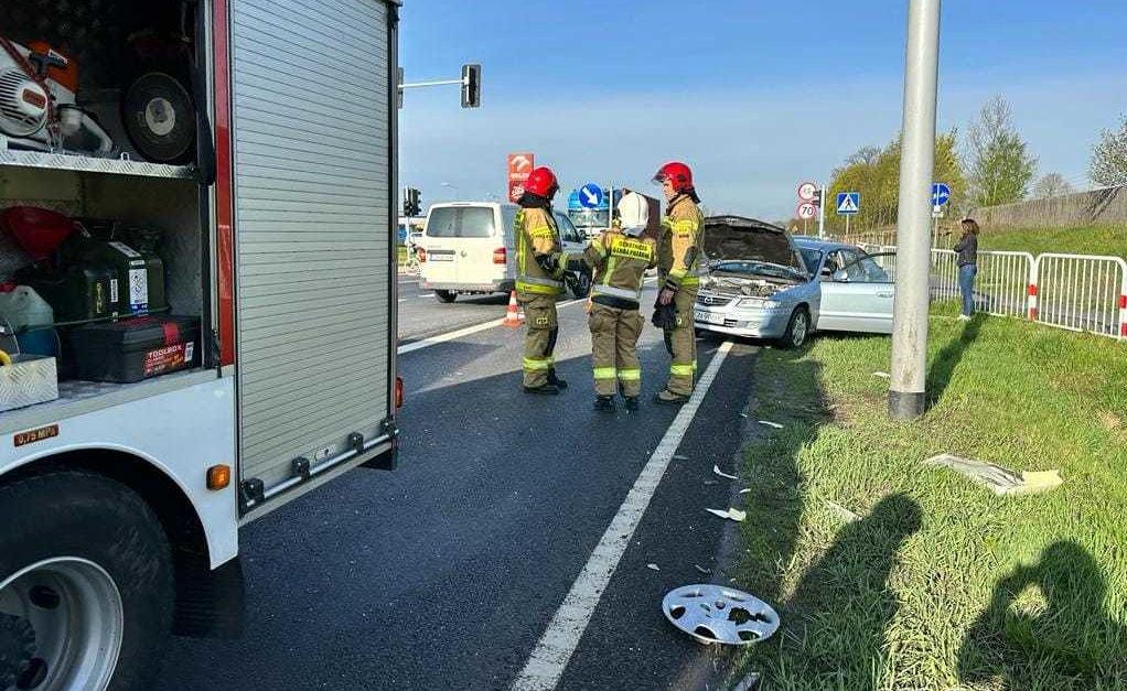 Wjechał na skrzyżowanie na czerwonym świetle i spowodował kolizję