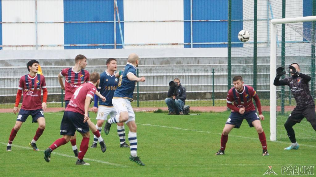 W deszczu Pogoń pokonała 3:0 Pomorzanina Serock