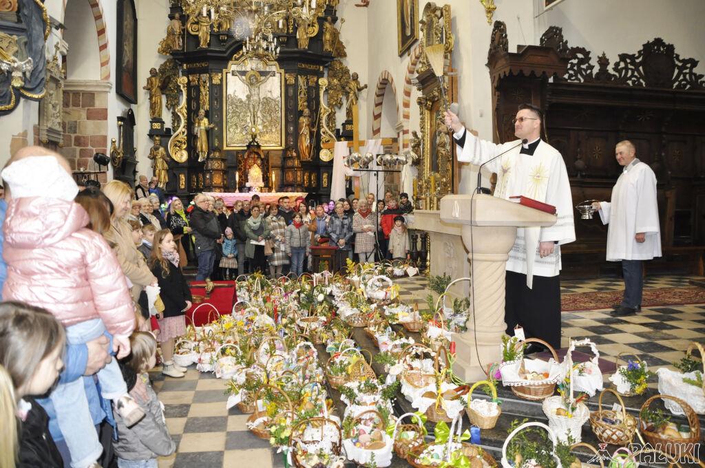 Święcenie pokarmów w strzeleńskiej bazylice (wideo + zdjęcia)