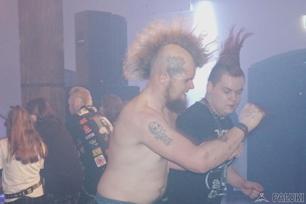 Ostry, szybki, wykrzyczany punk rock w Magazynie Zbożowym