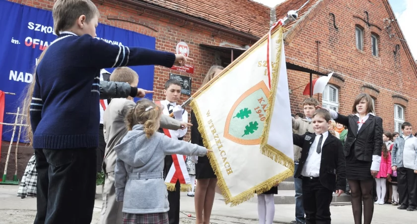 Uroczystość w SP Strzelce. Sztandar dla katyńskiej szkoły