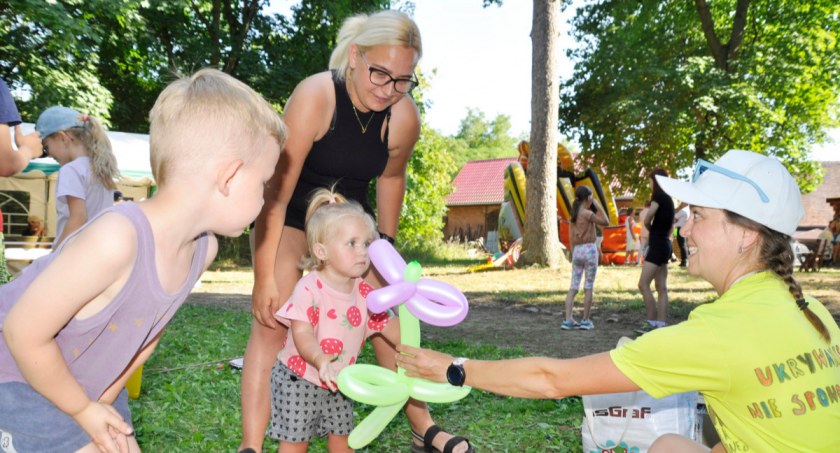 Wakacyjny festyn dla dzieci w Słowikowie (wideo + zdjęcia)