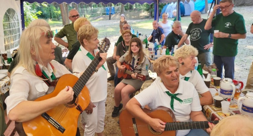 Harcerze seniorzy zjechali do stanicy w Chałupskach (wideo + zdjęcia)