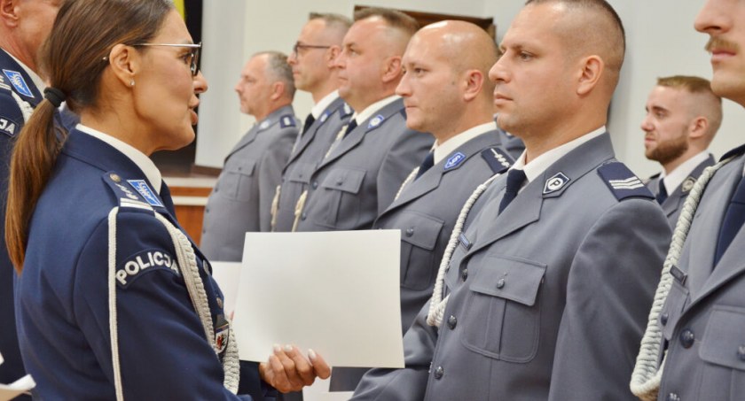 Święto policji w Mogilnie, awanse i nagrody (zdjęcia)