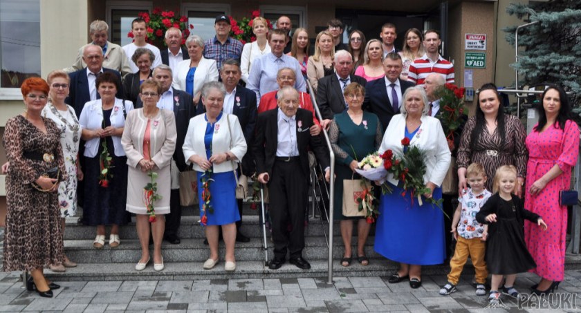 Siedem par małżeńskich obchodziło Złote Gody. Były medale, tort i wspomnienia (wideo + zdjęcia)