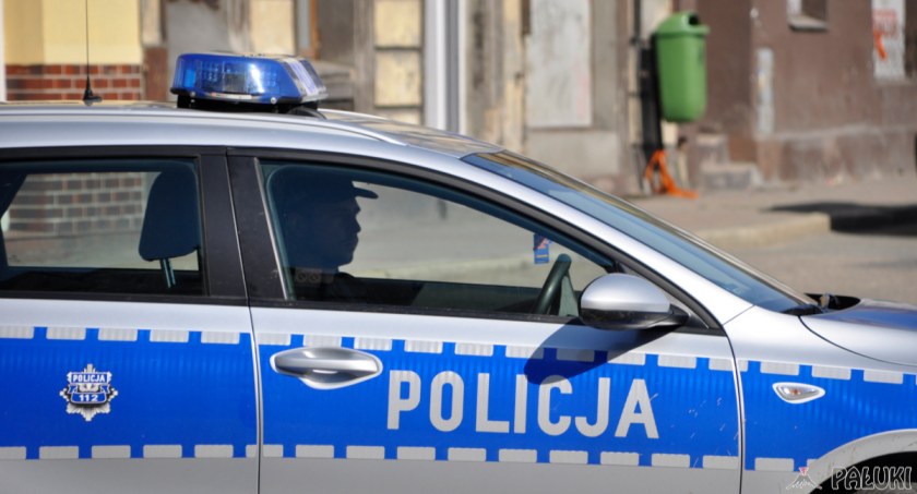 Rzucał butelkami w domek letniskowy, noc spędził w areszcie