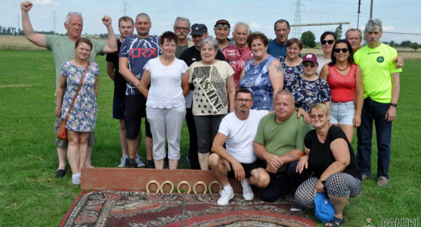 Ateńczycy wrócili do rywalizacji w rzucaniu podkową (zdjęcia)