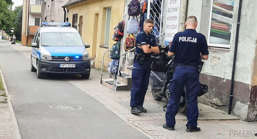 Mogilno: motocyklista wywrócił się na rondzie przy wiadukcie