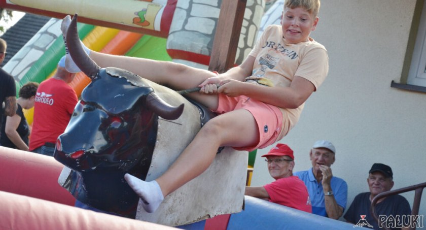 Zakończenie lata w Padniewie. Zawody wędkarskie, byk rodeo, kluchy na pyrach (zdjęcia)
