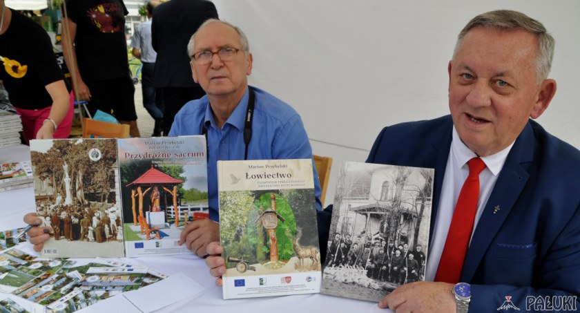 Albumy o przydrożnych kapliczkach, krzyżach i figurach oraz o historii łowiectwa