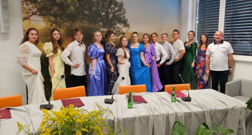 Młodzież z Zespołu Szkół w Mogilnie czytała Nad Niemnem