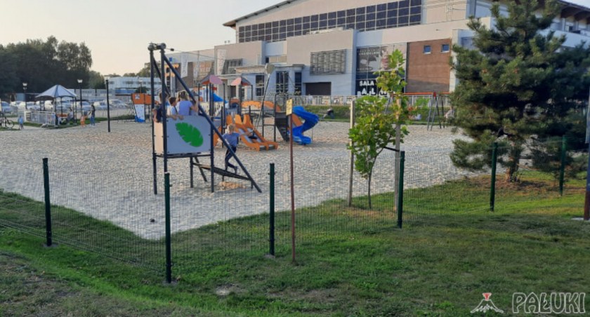 Szyb górniczy, sterowiec, młynek i łódź podwodna - nowe atrakcje dla dzieci na placach zabaw