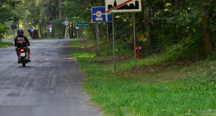Mieszkańcy i letnicy doczekają się chodnika