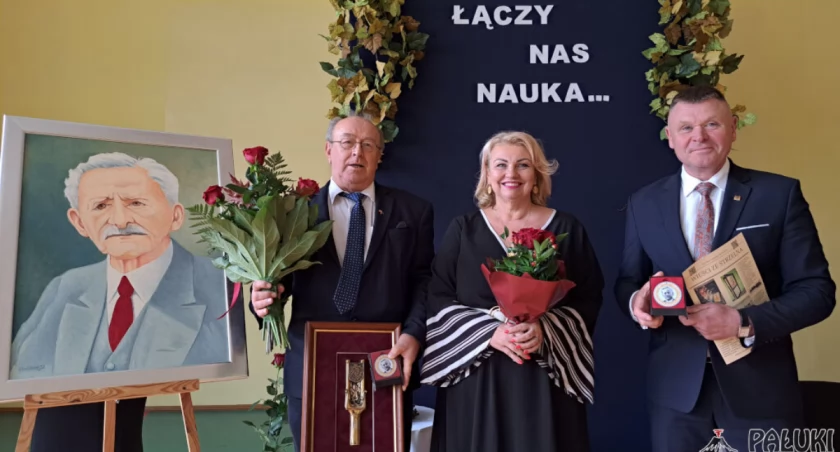 Otwarto nowoczesną klasopracownię i po raz pierwszy przyznano Medal Przyjaciela Szkoły (wideo + zdjęcia)