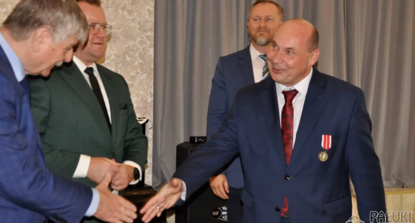 Z okazji Dnia Edukacji Narodowej, starosta mogileński nagrodził 13 nauczycieli (zdjęcia) 
