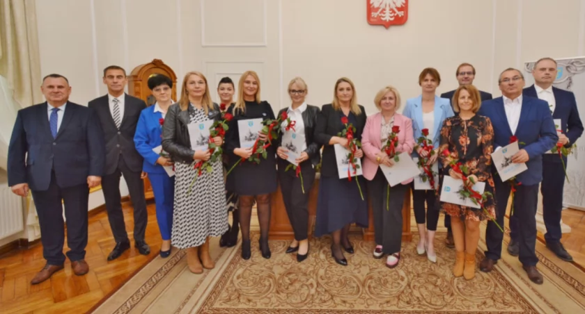 12 nauczycieli nagrodzonych przez burmistrza Leszka Duszyńskiego