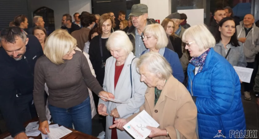 145 artystów plastyków wystawia prace w Magazynie Zbożowym GS (wideo + zdjęcia)