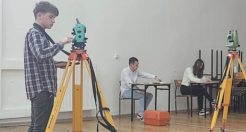 Zespół Szkół w Mogilnie. Sprawdzali wiedzę z geodezji i kartografii 