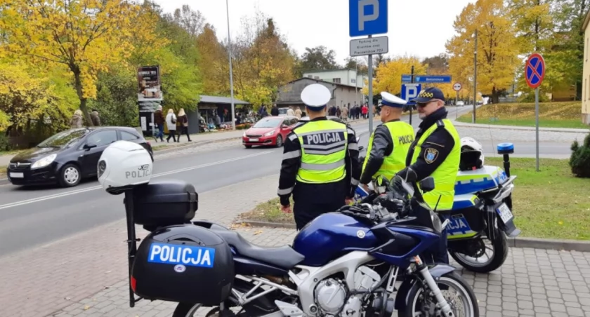 Przy cmentarzu w Mogilnie - 1 listopada kierująca autem potrąciła dwie kobiety