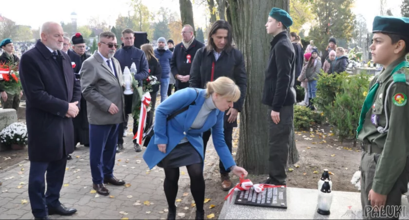 Odsłonięto tablicę upamiętniającą przedwojennego burmistrza Trzemeszna Kazimierza Szymańskiego (wideo + zdjęcia)