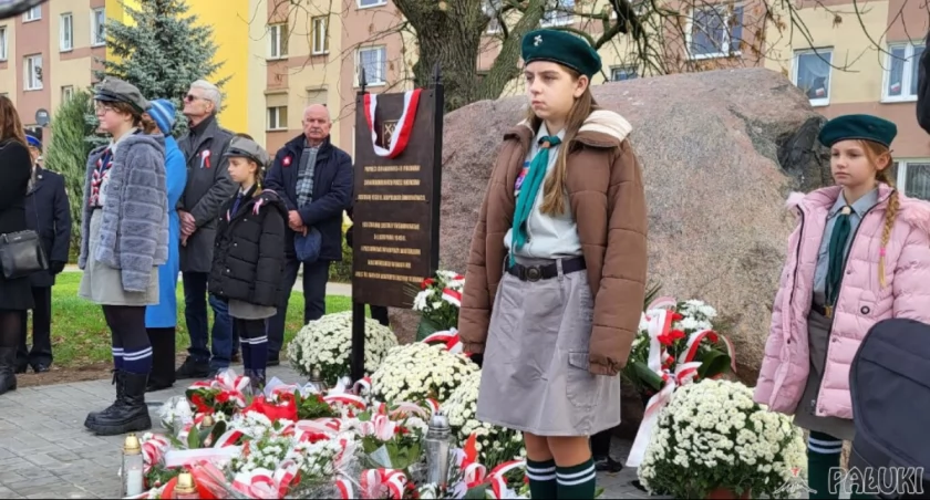 Obelisk na Sójczym Wzgórzu - odsłonięcie odnowionej tablicy (zdjęcia)