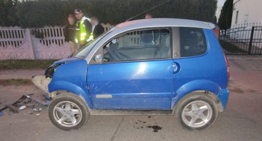 15-latek pojazdem aixam najechał na tył citroena