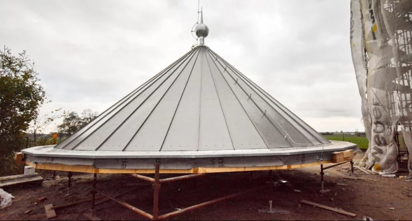 Zakończenie modernizacji wieży ciśnień w Szczeglinie planują na połowę grudnia