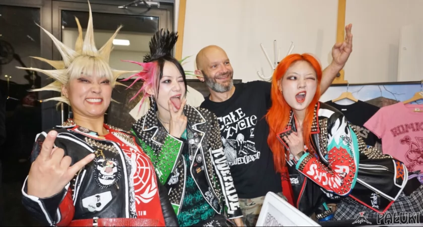 Koreański punk z Seulu podbił magazynową publiczność (wideo + zdjęcia)