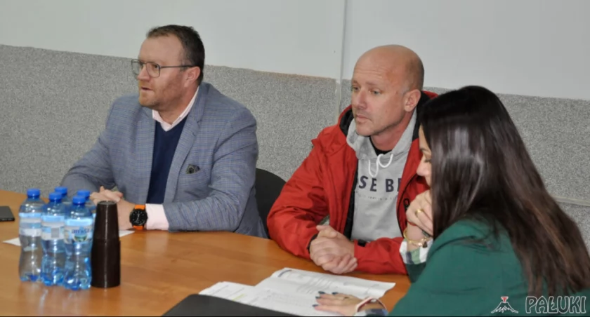 Droga powiatowa w Sławsku Dolnym zostanie wyremontowana. Nastąpi to dopiero w kwietniu (wideo + zdjęcia)