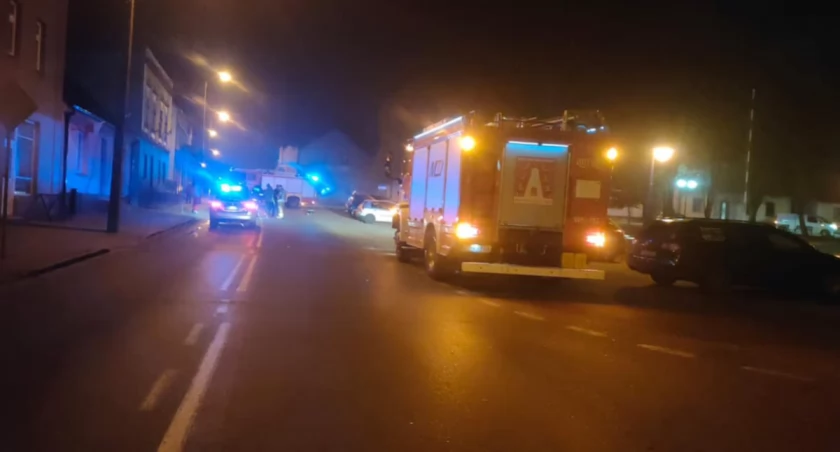 89-latka z podejrzeniem złamania żeber i rąk trafiła do szpitala