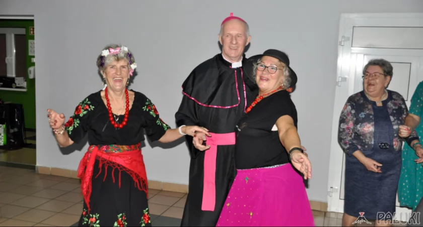 Andrzejki u jeziorańskich seniorów. Były wróżby i wspólna zabawa taneczna (wideo + zdjęcia)