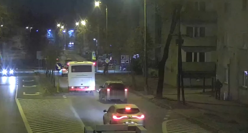 Ulicą Hallera jechał samochód bez kierowcy