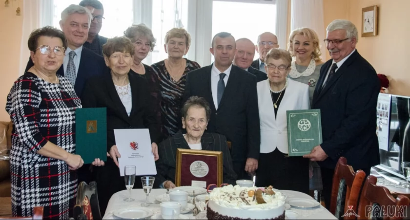 Medal na setne urodziny. Nazywa się Mikulska i przygody miała jak Kloss (wideo)