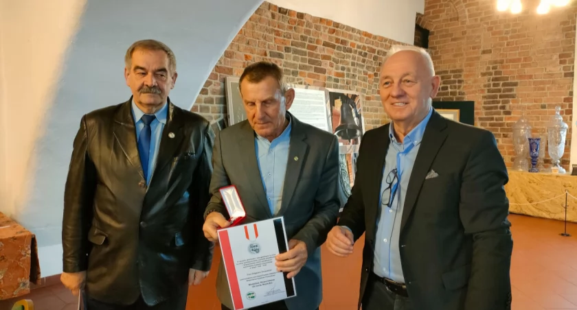 Odznaczenie dla Zbigniewa Domańskiego. Nagroda za aktywność i zaangażowanie