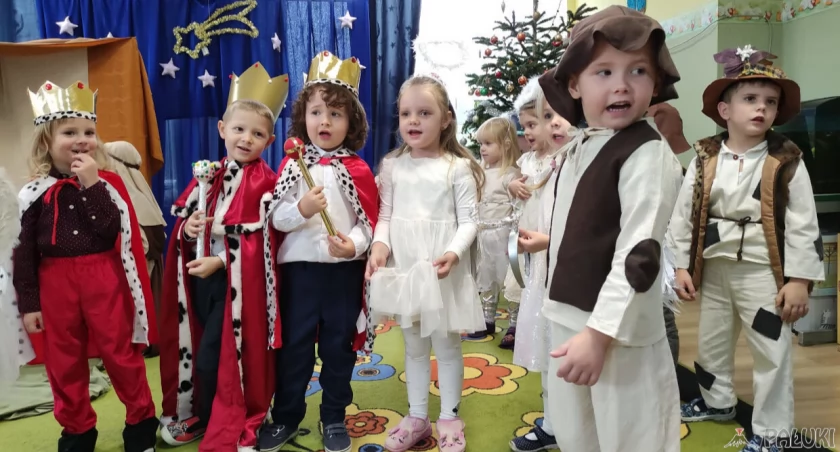 Przedszkolaki zaprezentowały jasełka i spotkały się z gwiazdorem (wideo + zdjęcia)