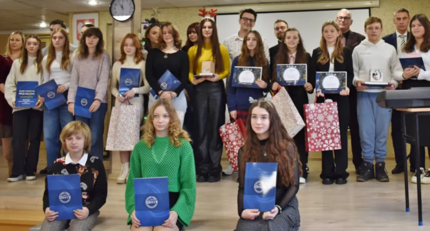 Szkolny dzień języków. Był quiz o świętach i konkurs piosenki