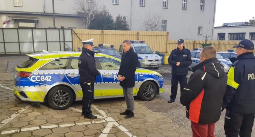 Pierwszy radiowóz w nowych barwach dla mogileńskiej policji