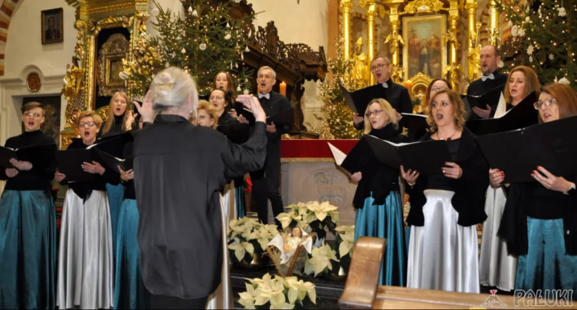 Koncertem kolęd zainaugurowali 20-lecie działalności Chóru Harmonia (wideo)