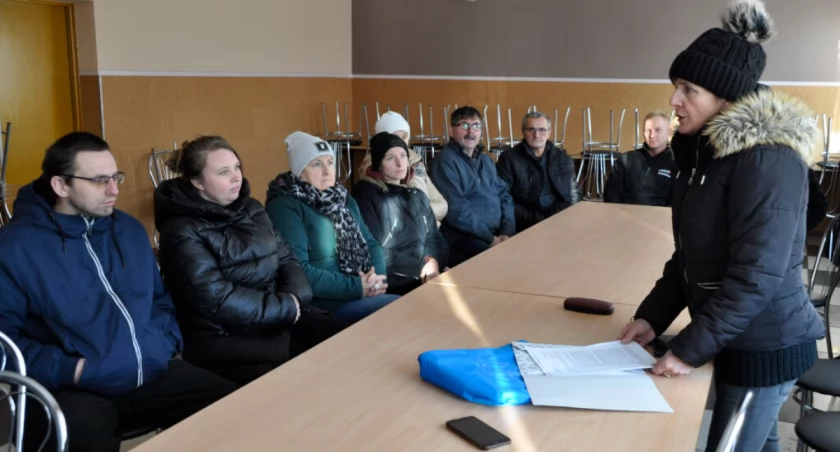 Mieszkańcy Szydłówca apelują do wójta o remont drogi