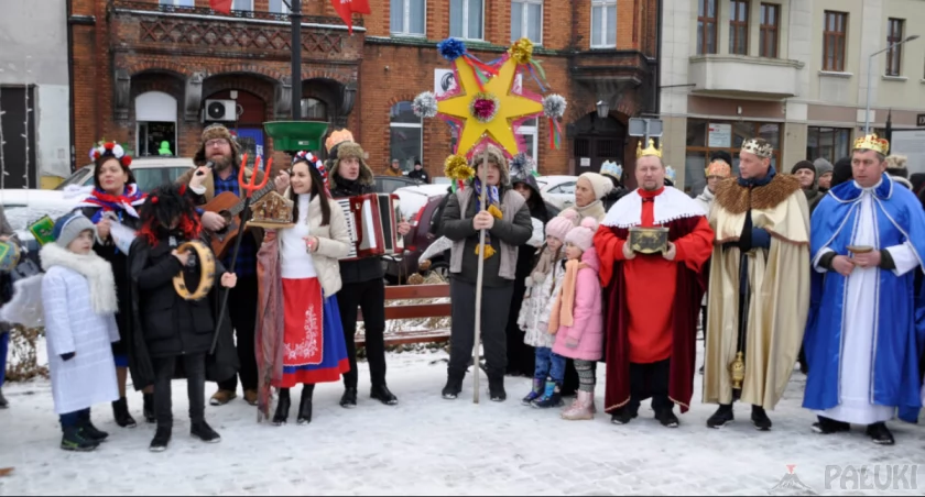 Barwny, rozśpiewany orszak podążał za betlejemską gwiazdą (wideo + zdjęcia)