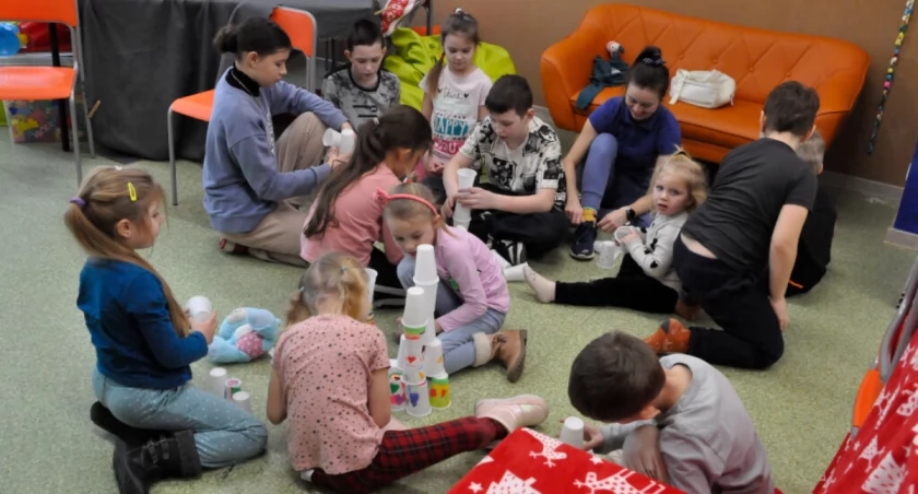 Baza z perspektywami w zimowej odsłonie. Był sztuczny śnieg i budowanie igloo (wideo + zdjęcia)