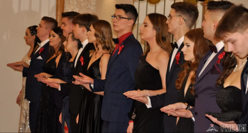 Zespół Szkół w Mogilnie - studniówkowy bal do białego rana (zdjęcia)