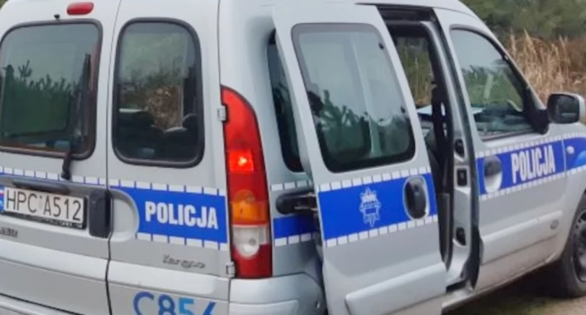 Ze sklepu wyszedł w nowych butach, stare zostawił w kartonie